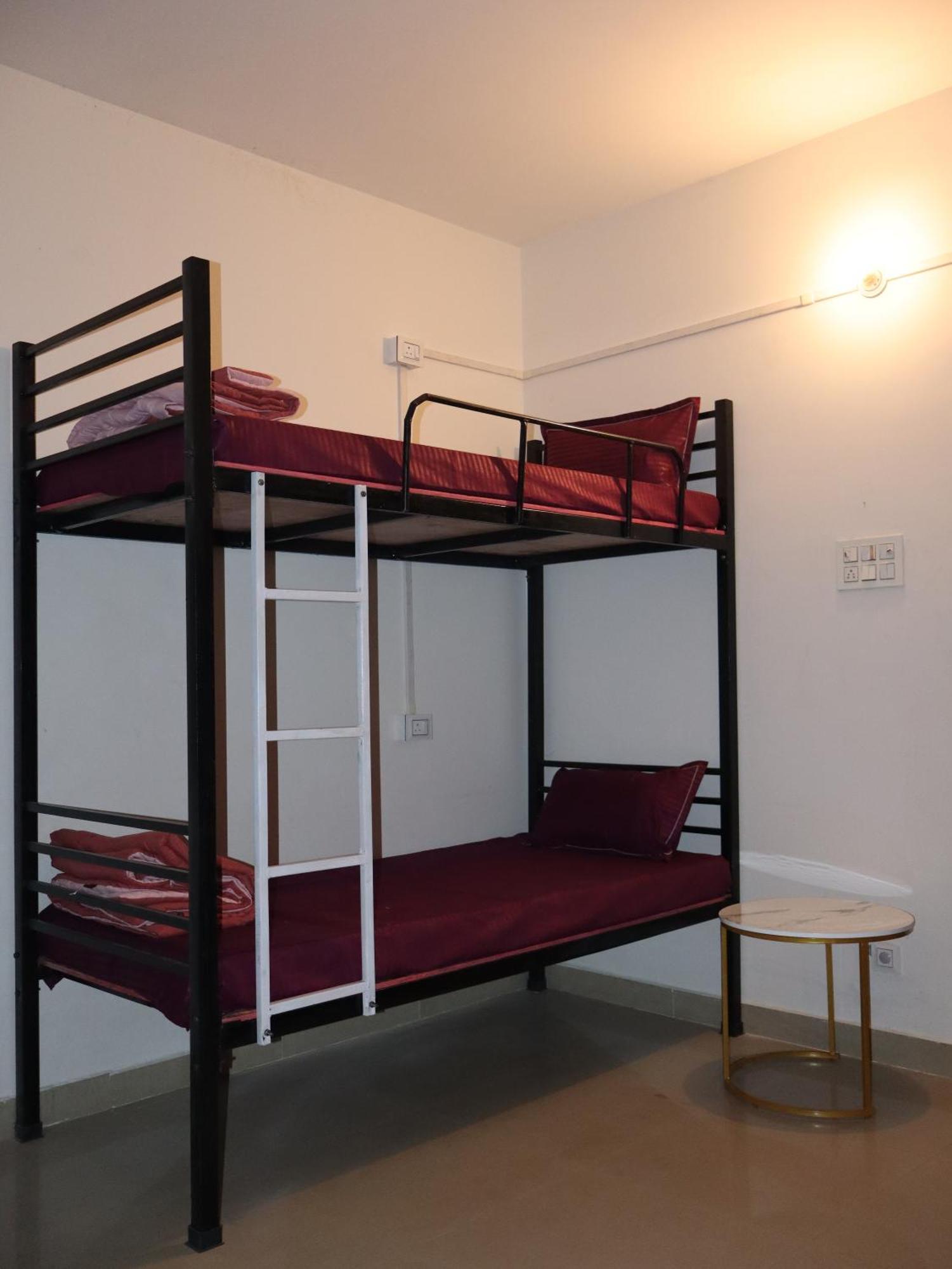 Nomad'S Nest Backpackers Hostel Guwahati Buitenkant foto