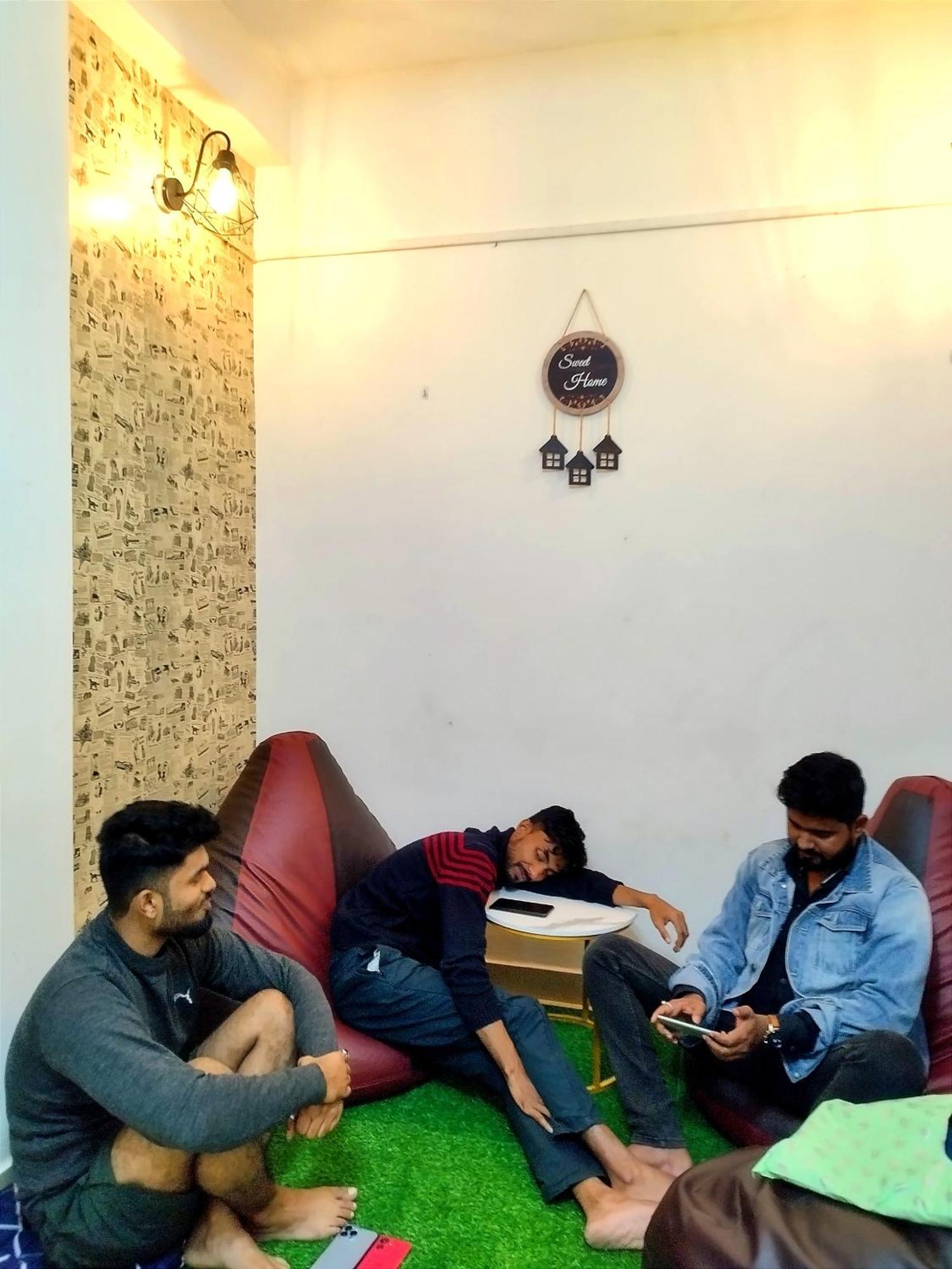Nomad'S Nest Backpackers Hostel Guwahati Buitenkant foto